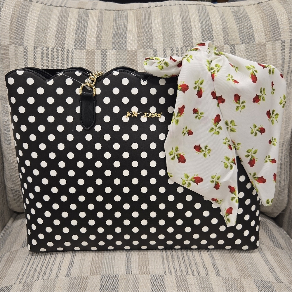 Betsey Johnson Black Shoulder Bag with Gold Details - Picture 6 of 6
